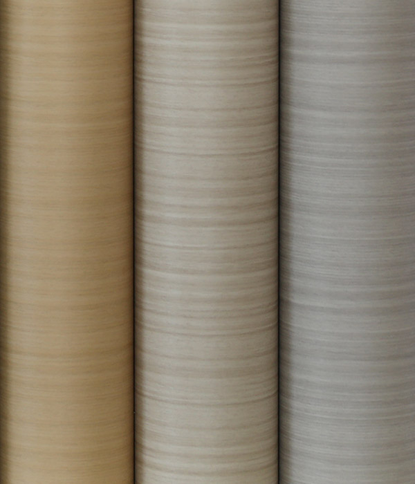 Qual è lo standard di rivestimento superficiale della pellicola in PVC con venature del legno?