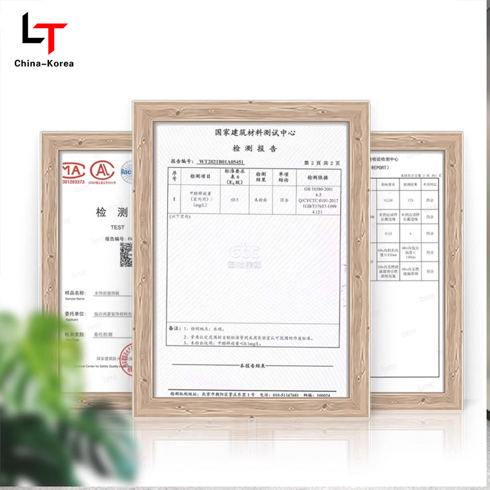 Pannelli murali decorativi in ​​grana di legno impiallacciata in PVC ecologico 1220 × 2440 mm per rivestimento di pareti interne Impermeabile resistente ai graffi facile da installare